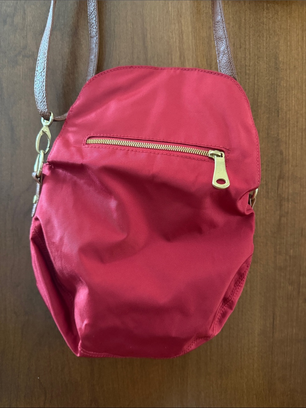 Old Navy Red Crossbody Bag with Brown Strap and Gold Hardware - Picture 5 of 7